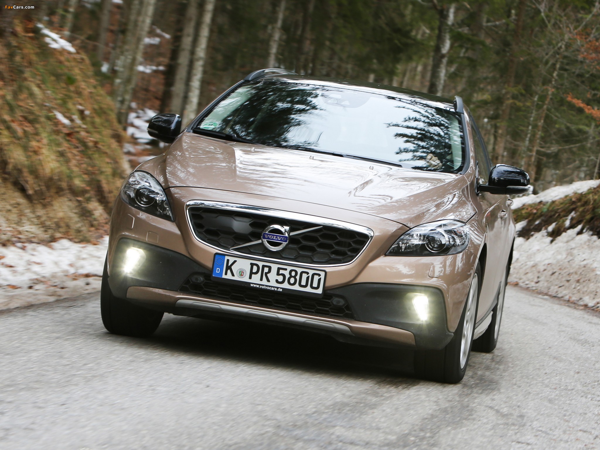 Volvo V40 Cross Country T5 2012 pictures (2048 x 1536)
