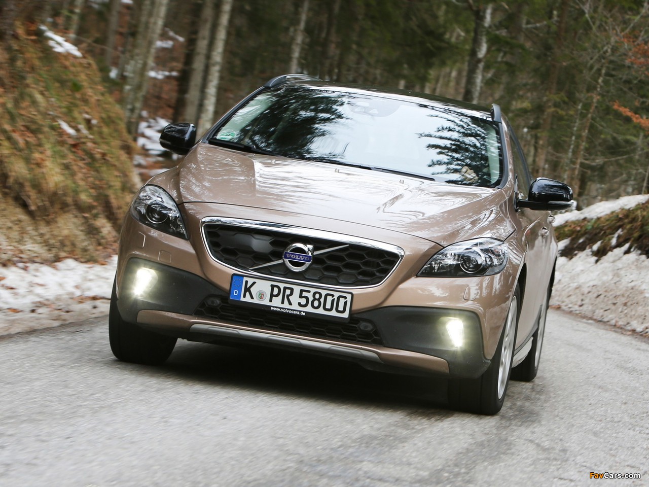 Volvo V40 Cross Country T5 2012 pictures (1280 x 960)
