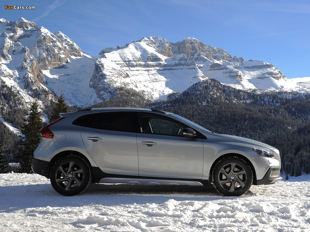 Volvo V40 Cross Country D4 2012 pictures (1024 x 768)