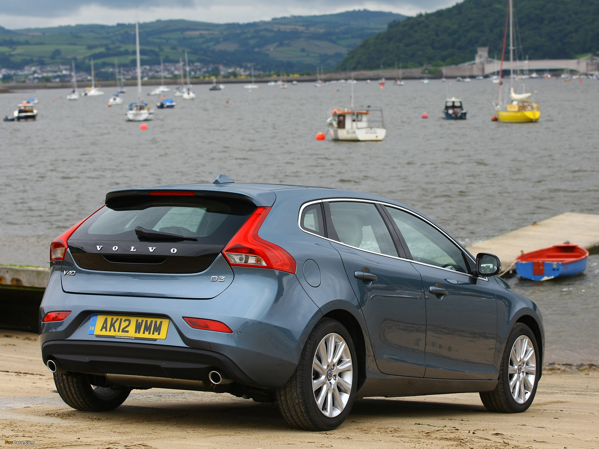 Volvo V40 D3 UK-spec 2012 pictures (2048 x 1536)