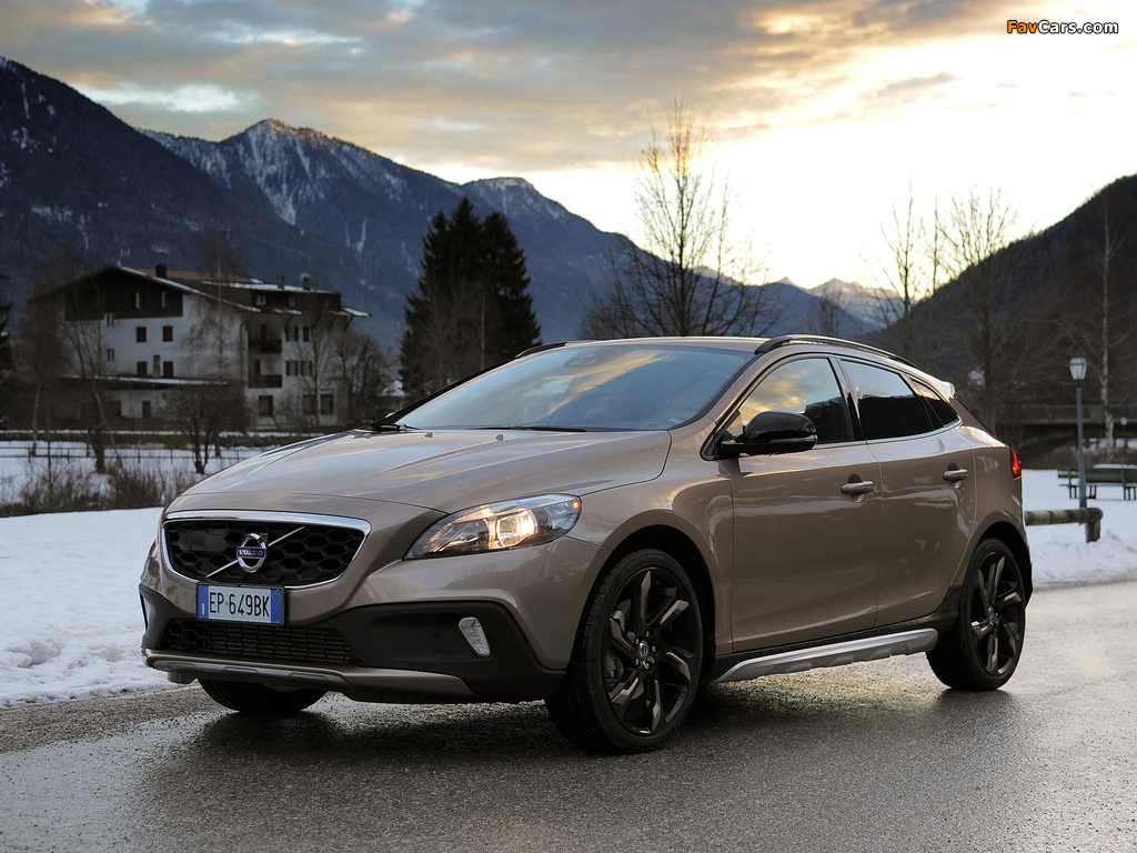 Volvo V40 Cross Country D3 2012 pictures (1024 x 768)