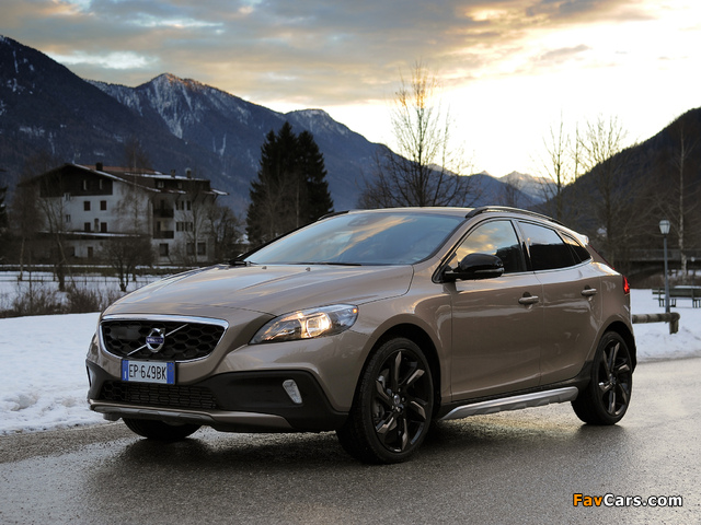 Volvo V40 Cross Country D3 2012 pictures (640 x 480)