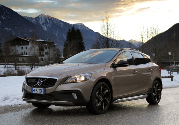 Volvo V40 Cross Country D3 2012 pictures