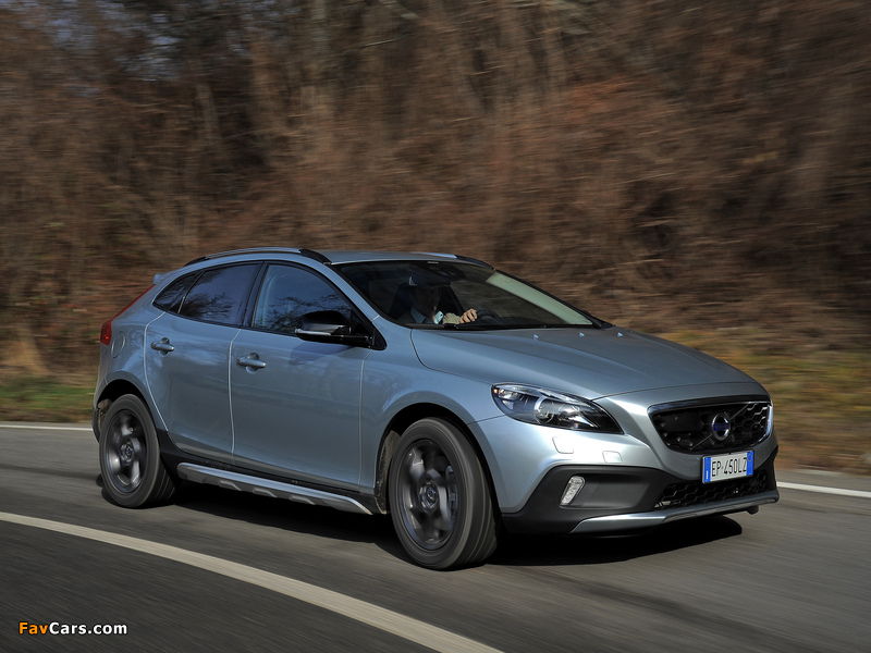 Volvo V40 Cross Country D4 2012 pictures (800 x 600)
