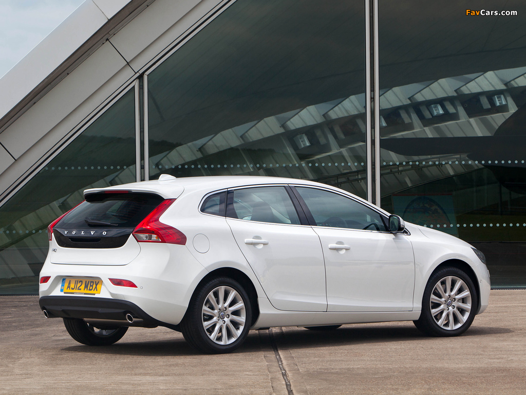 Volvo V40 D2 UK-spec 2012 wallpapers (1024 x 768)