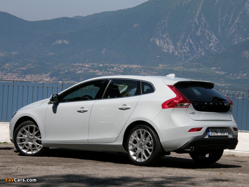 Volvo V40 D4 2012 wallpapers (800 x 600)
