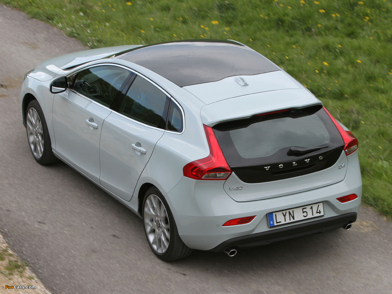 Volvo V40 D4 2012 wallpapers (1280 x 960)