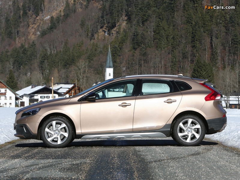 Volvo V40 Cross Country T5 2012 wallpapers (800 x 600)