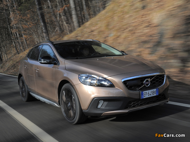 Volvo V40 Cross Country D3 2012 wallpapers (640 x 480)