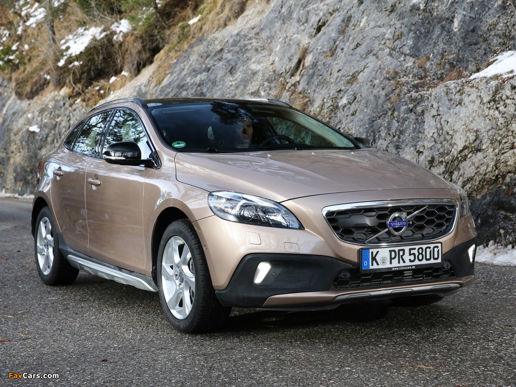 Volvo V40 Cross Country T5 2012 wallpapers (1024 x 768)