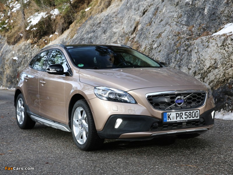 Volvo V40 Cross Country T5 2012 wallpapers (800 x 600)