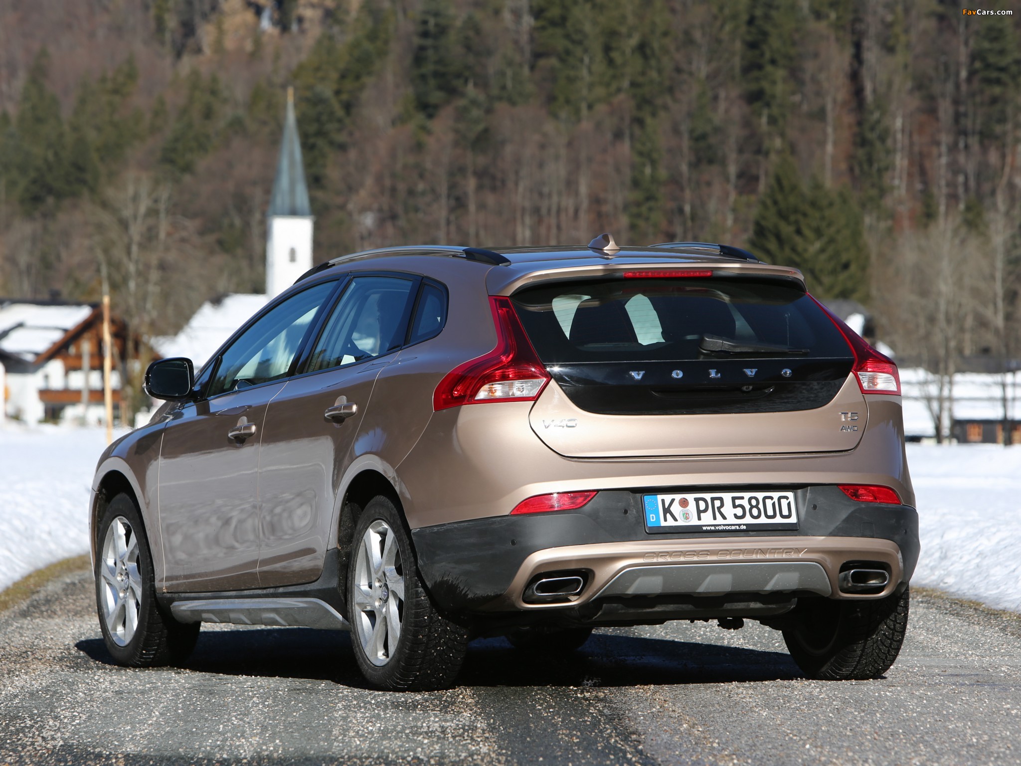 Volvo V40 Cross Country T5 2012 wallpapers (2048 x 1536)