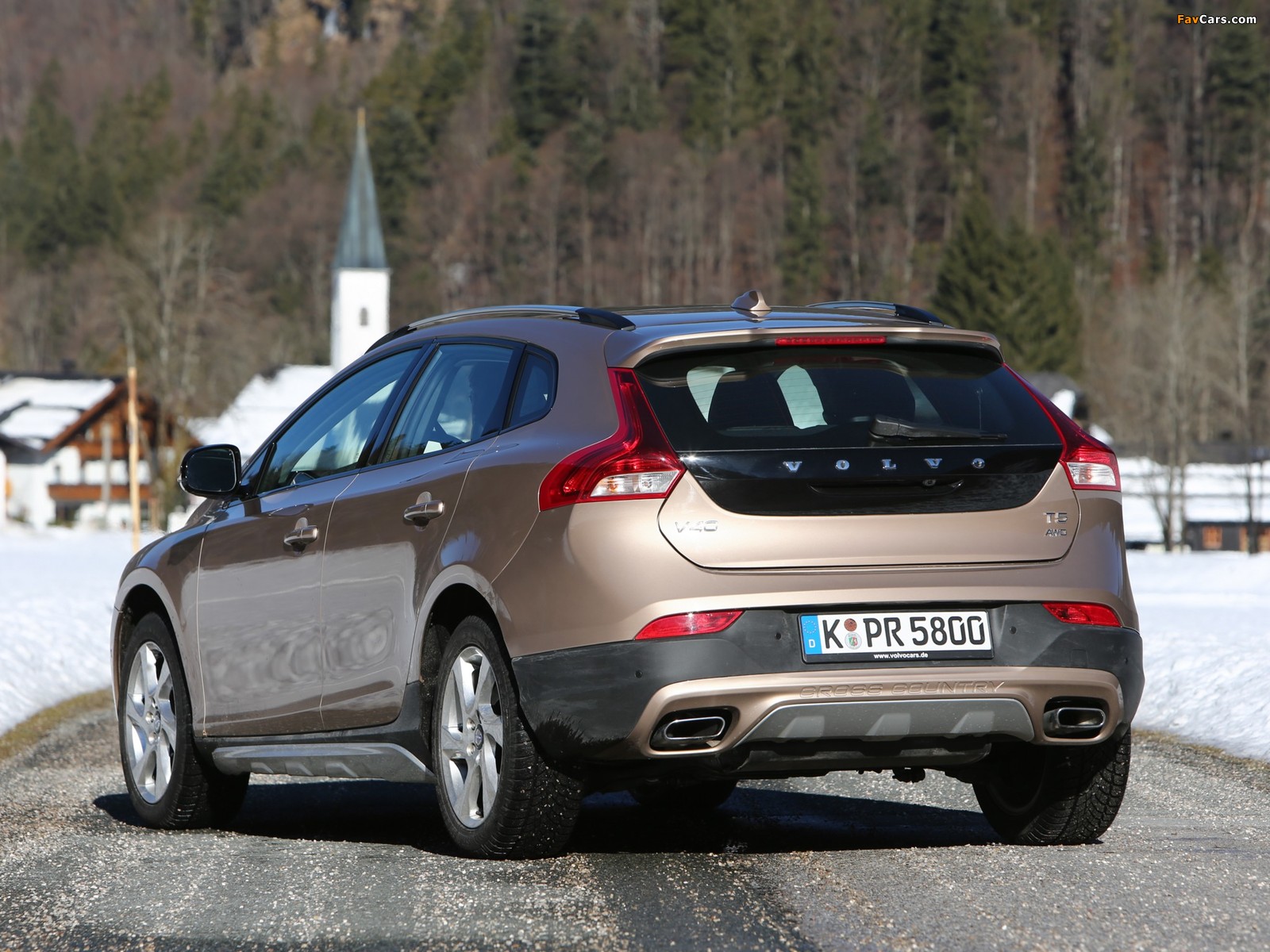 Volvo V40 Cross Country T5 2012 wallpapers (1600 x 1200)