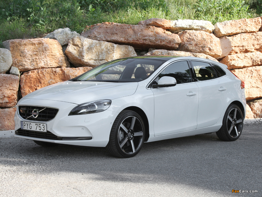 Volvo V40 D2 2012 wallpapers (1024 x 768)