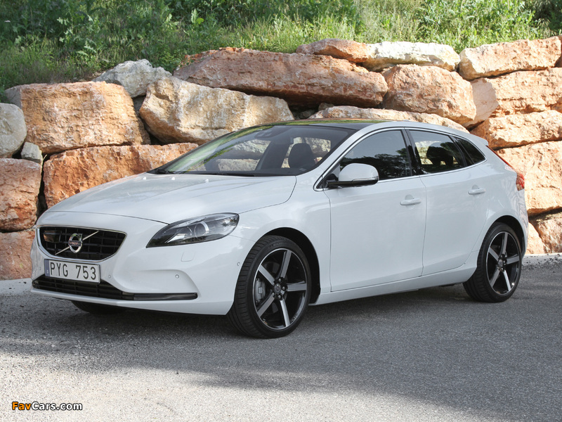 Volvo V40 D2 2012 wallpapers (800 x 600)