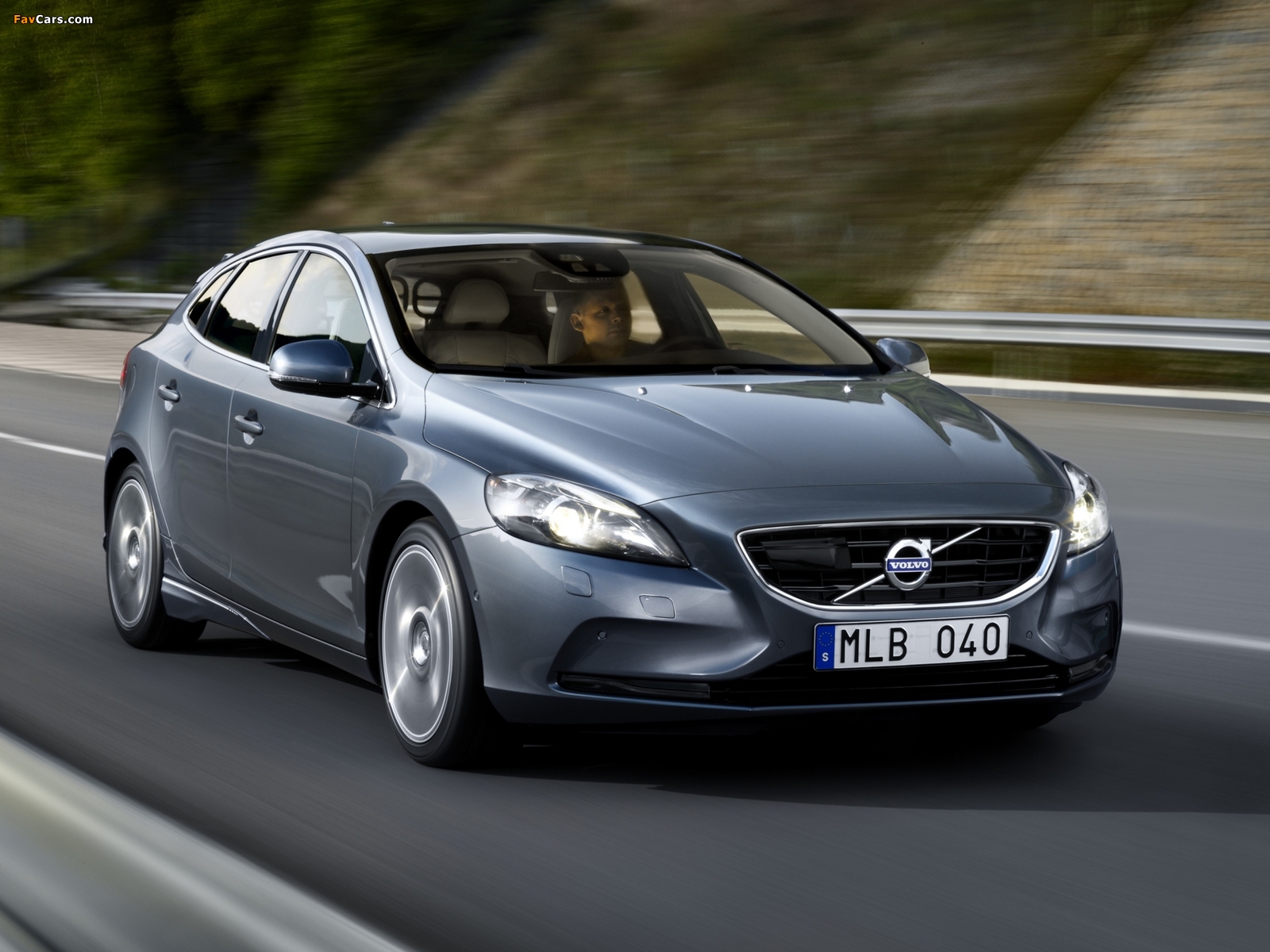 Volvo V40 2012 wallpapers (1600 x 1200)