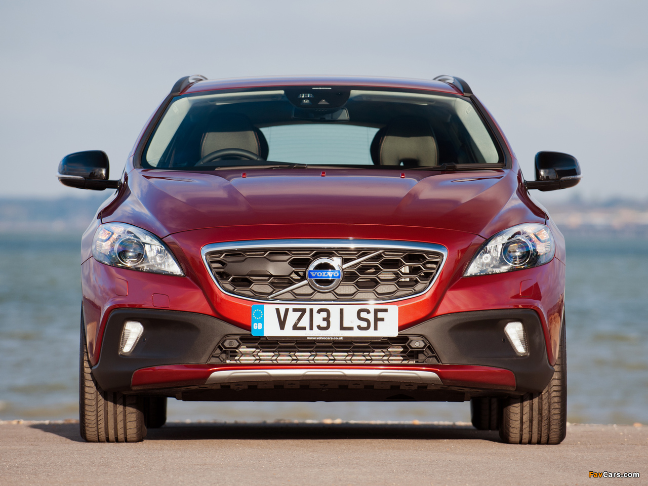 Volvo V40 Cross Country UK-spec 2013 images (1280 x 960)