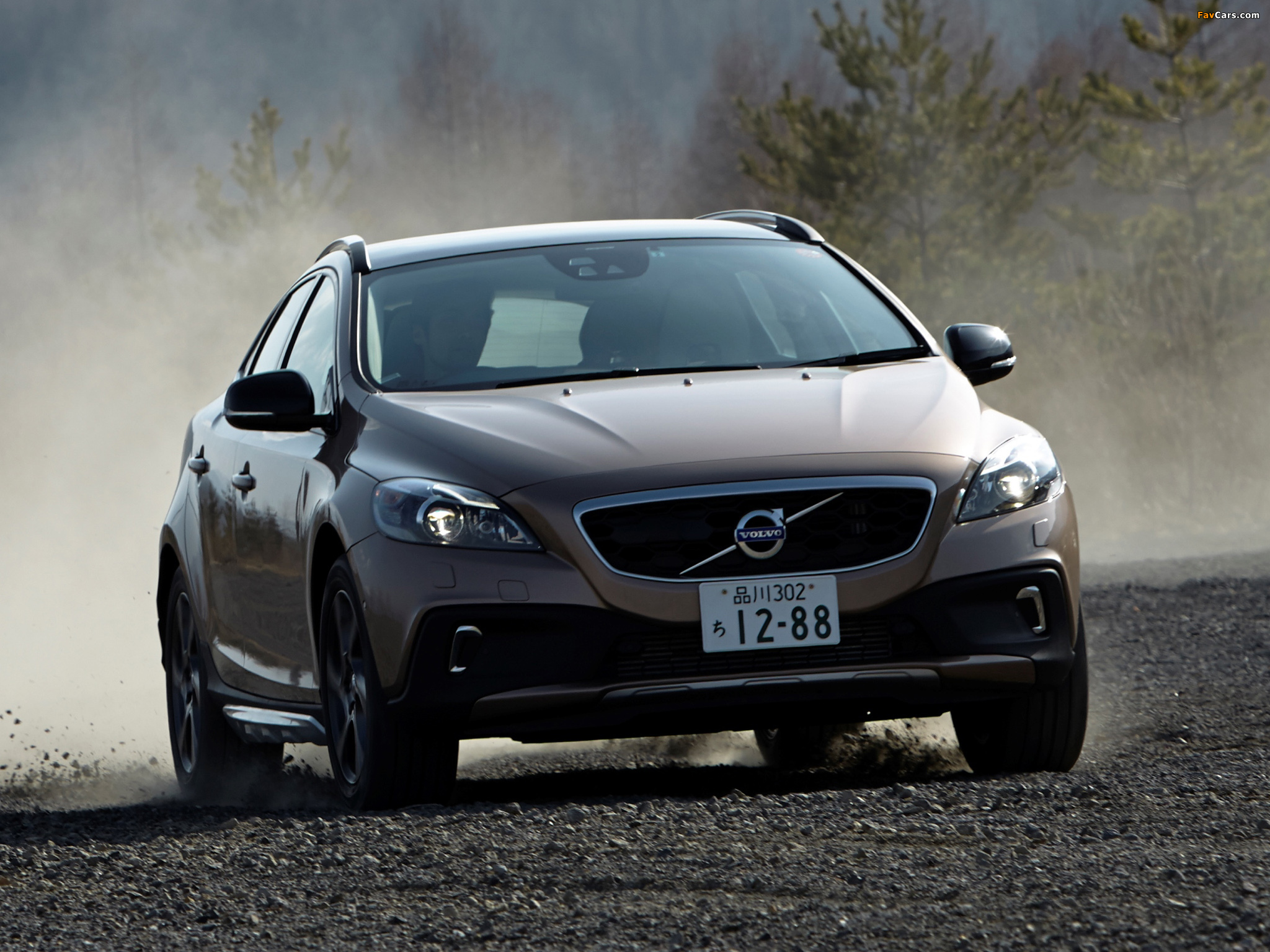 Volvo V40 Cross Country JP-spec 2013 pictures (2048 x 1536)