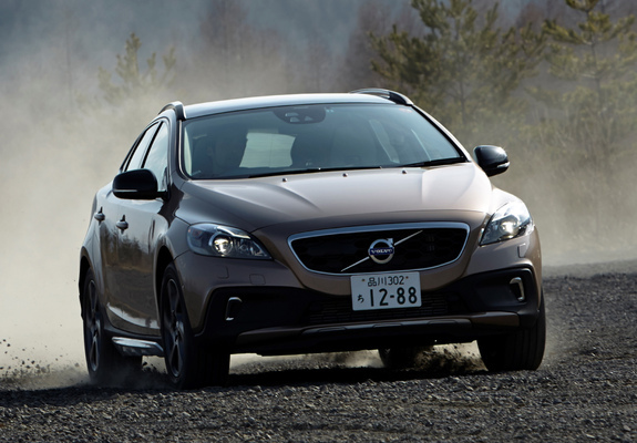 Volvo V40 Cross Country JP-spec 2013 pictures