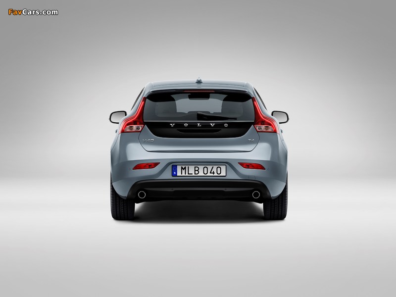 Volvo V40 T4 Momentum 2016 photos (800 x 600)