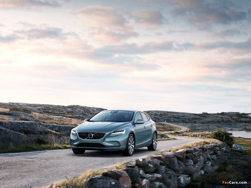 Volvo V40 T4 Momentum 2016 pictures (1024 x 768)