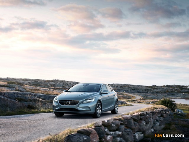 Volvo V40 T4 Momentum 2016 pictures (640 x 480)