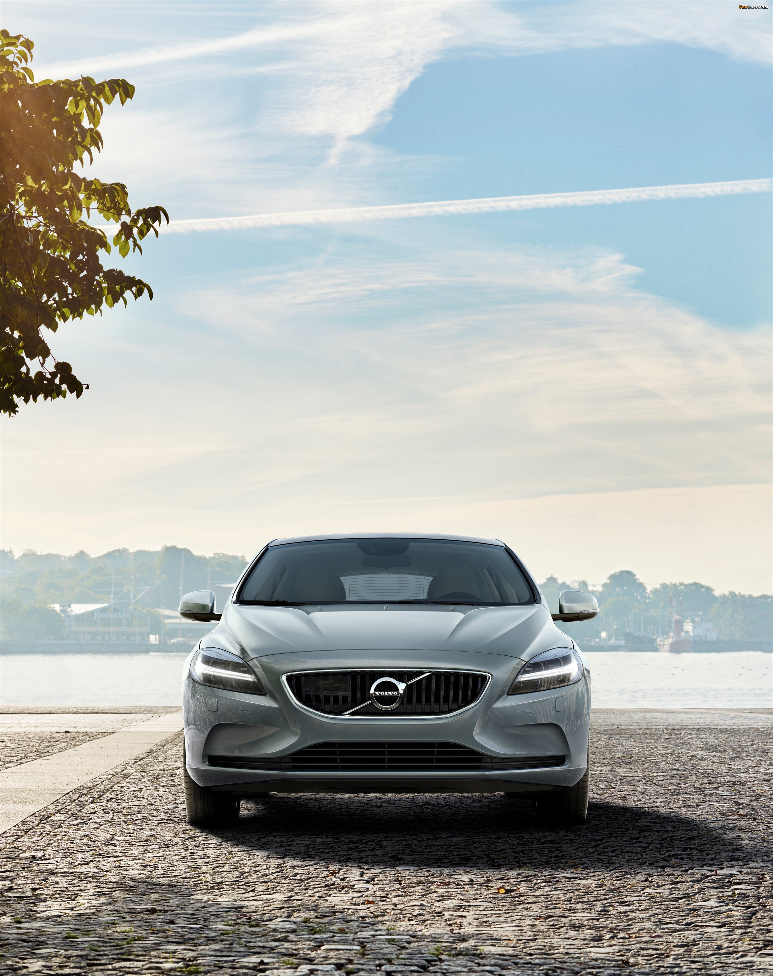 Volvo V40 T4 Momentum 2016 pictures (2693 x 3400)