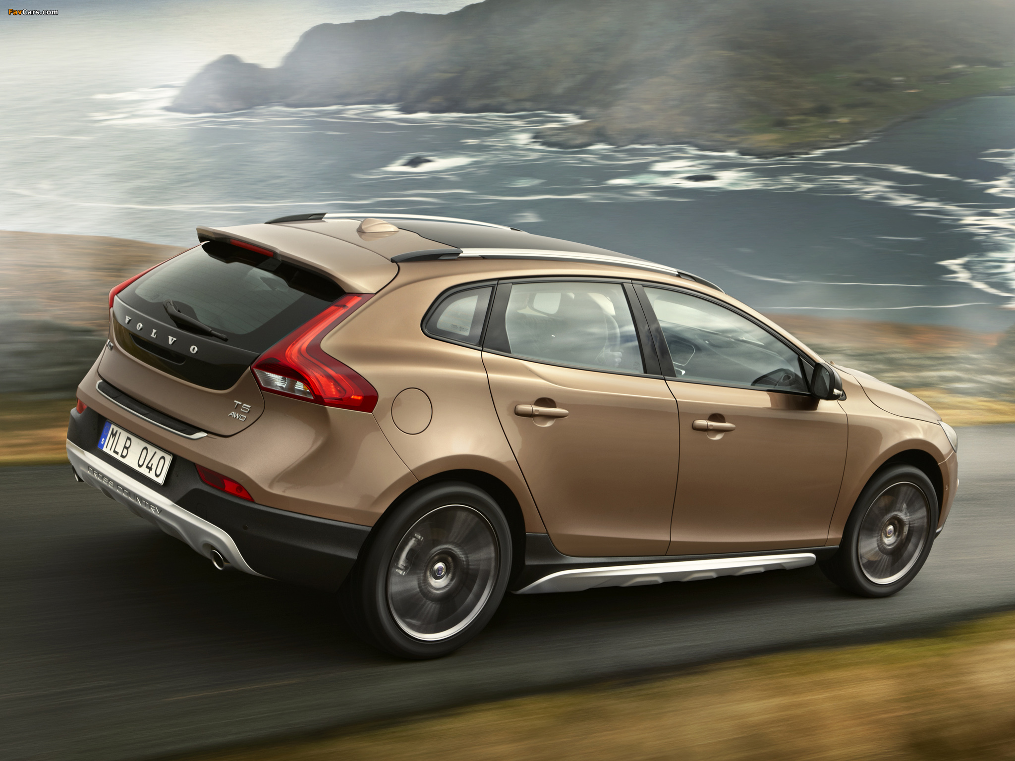 Volvo V40 Cross Country T5 2012 wallpapers (2048 x 1536)