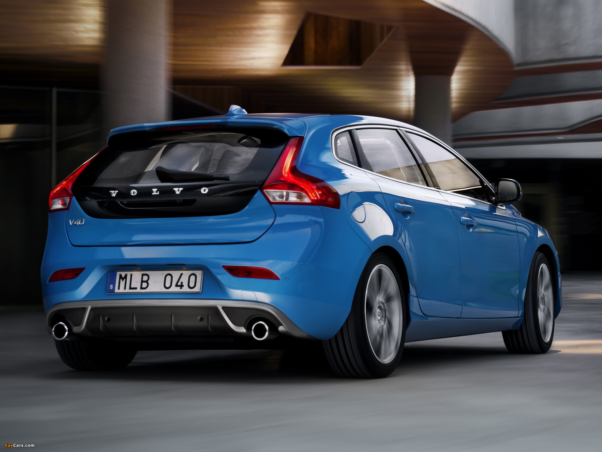 Volvo V40 R-Design 2012 wallpapers (2048 x 1536)