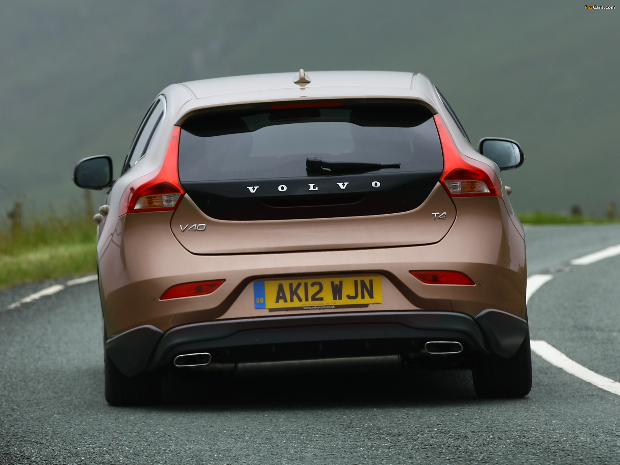 Volvo V40 T4 UK-spec 2012 wallpapers (2048 x 1536)