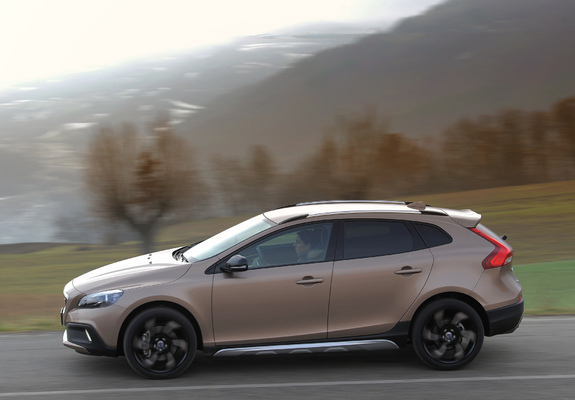 Volvo V40 Cross Country D3 2012 wallpapers