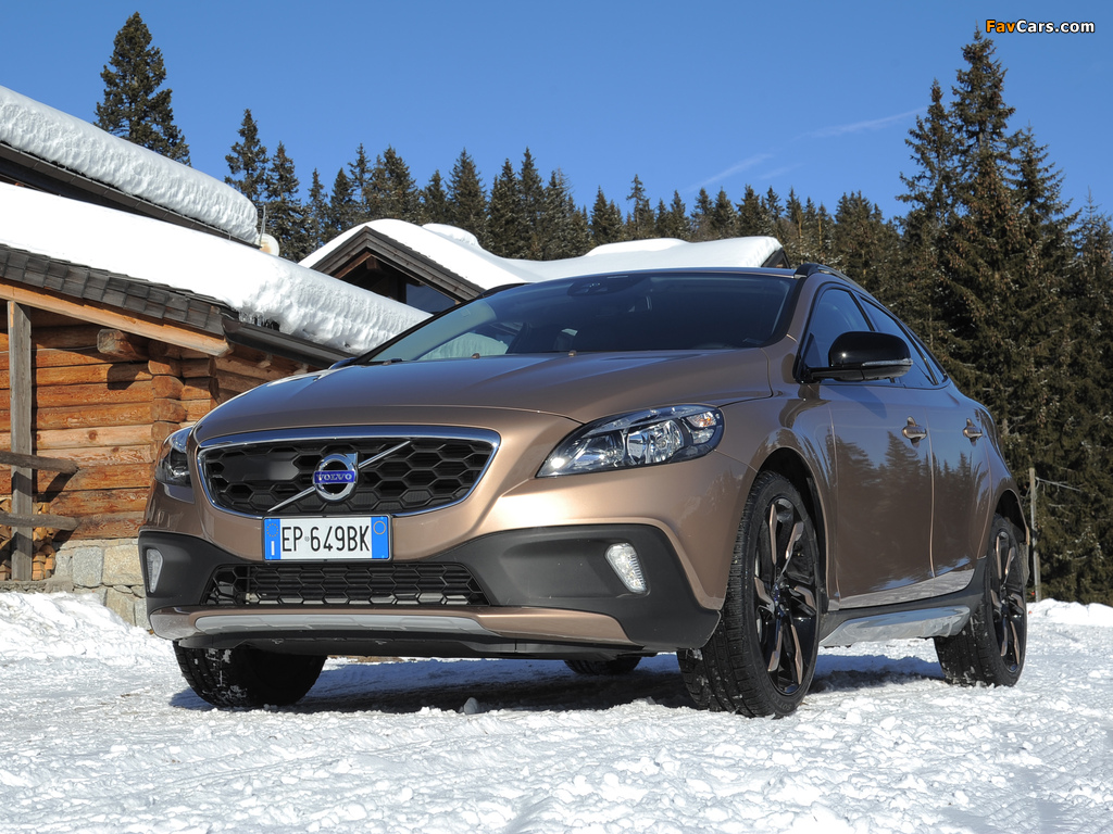 Volvo V40 Cross Country D3 2012 wallpapers (1024 x 768)