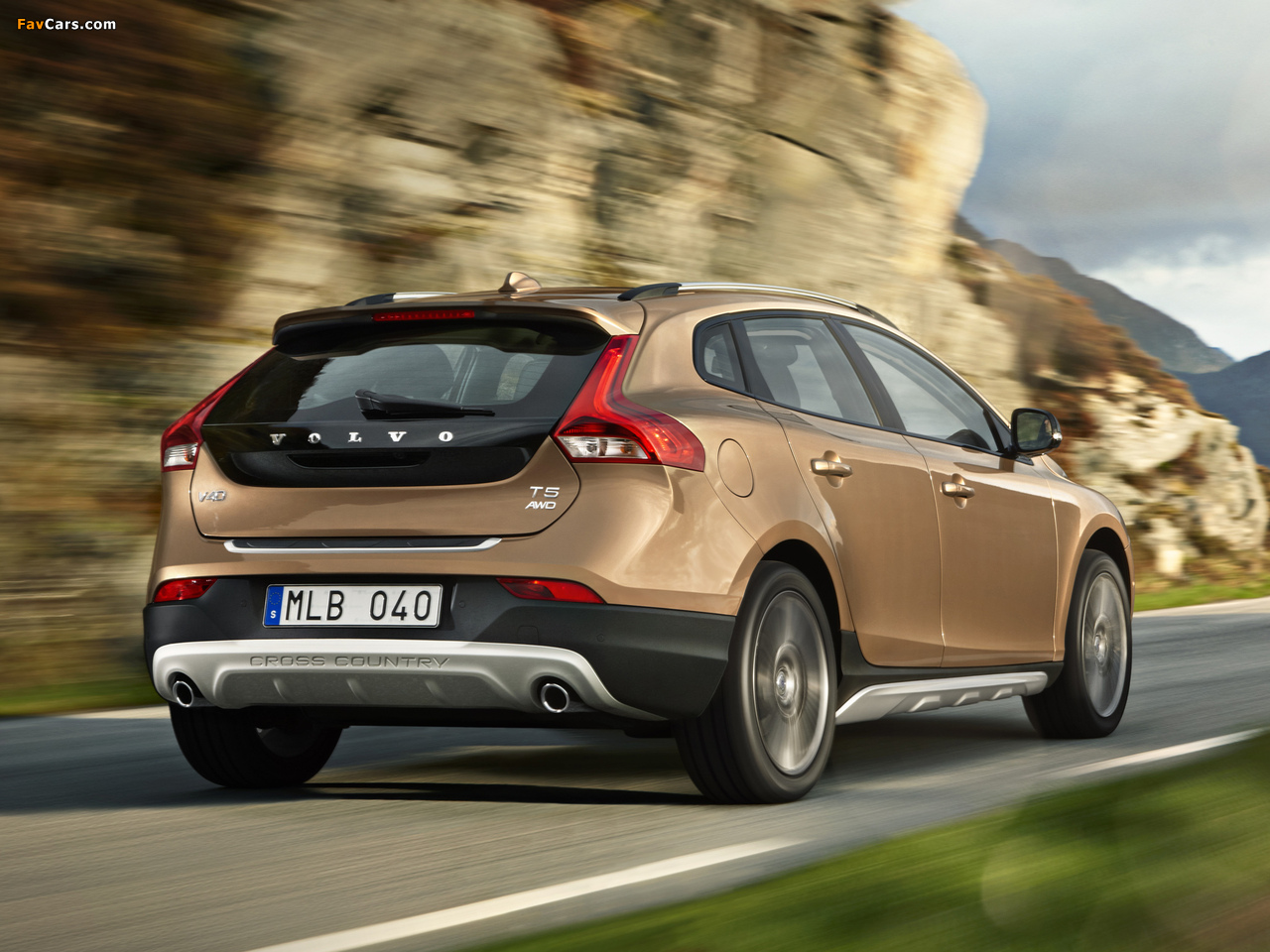 Volvo V40 Cross Country T5 2012 wallpapers (1280 x 960)