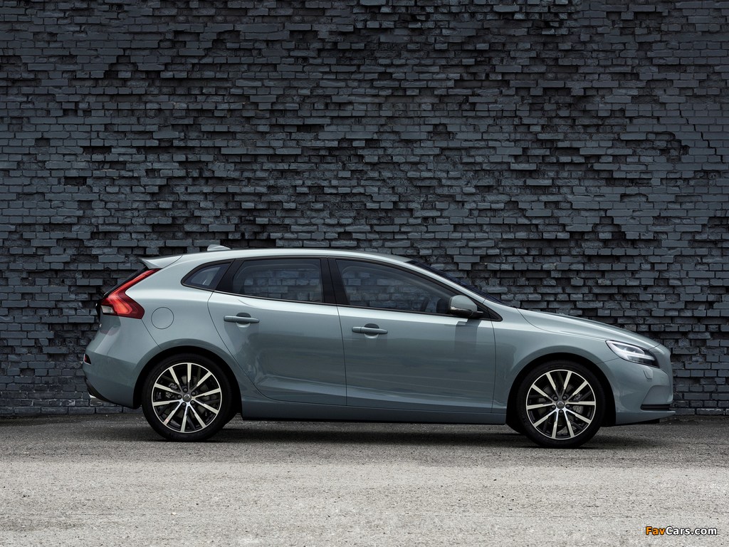 Volvo V40 T4 Momentum 2016 wallpapers (1024 x 768)