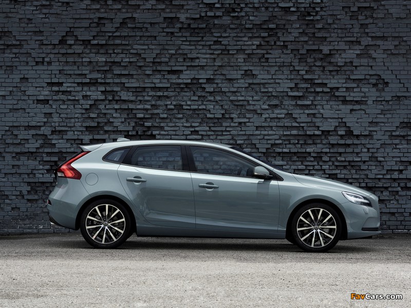 Volvo V40 T4 Momentum 2016 wallpapers (800 x 600)