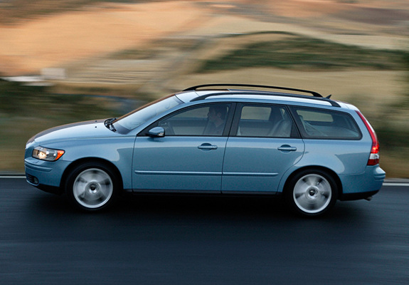 Photos of Volvo V50 2004–07