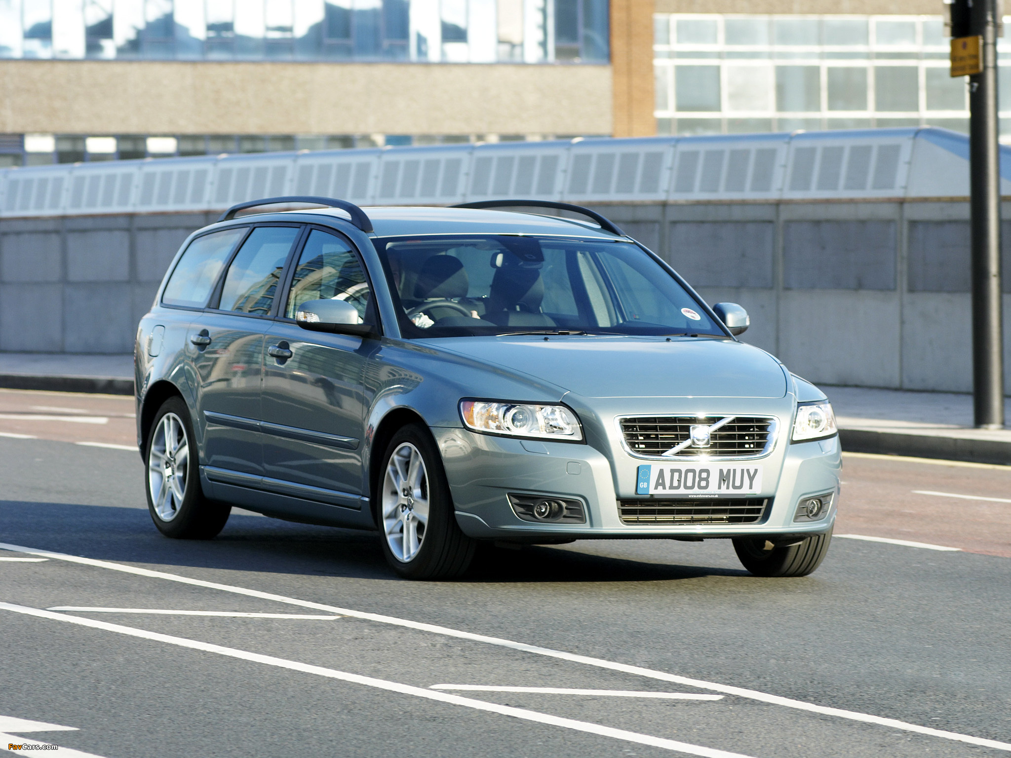 Photos of Volvo V50 UK-spec 2007–09 (2048 x 1536)