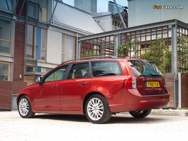 Photos of Volvo V50 D2 UK-spec 2010–12 (640 x 480)