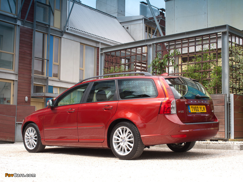 Photos of Volvo V50 D2 UK-spec 2010–12 (800 x 600)