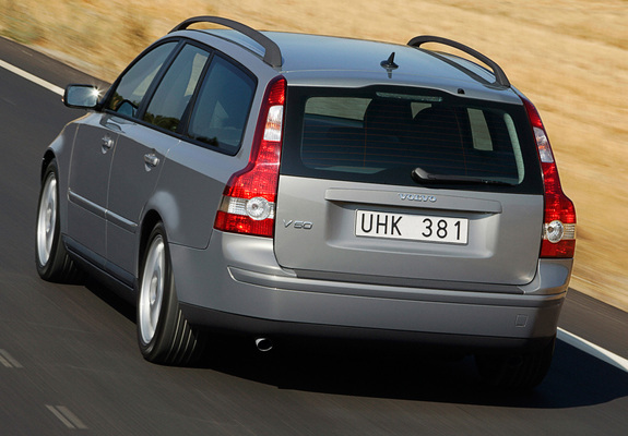 Pictures of Volvo V50 2004–07