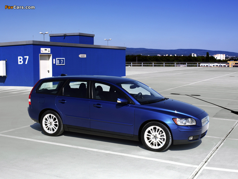 Pictures of Volvo V50 D5 2004–07 (800 x 600)