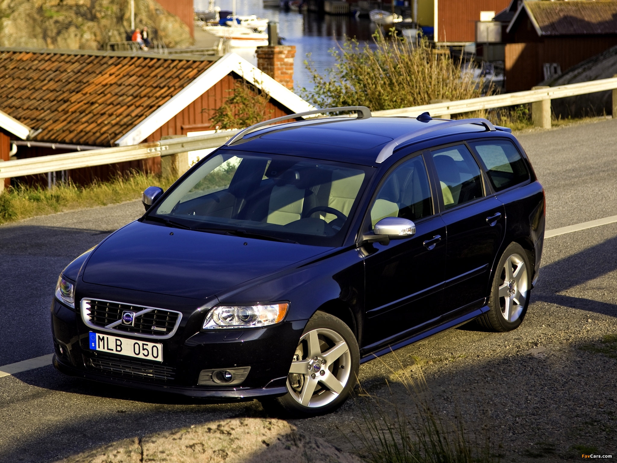 Pictures of Volvo V50 R-Design 2008–09 (2048 x 1536)