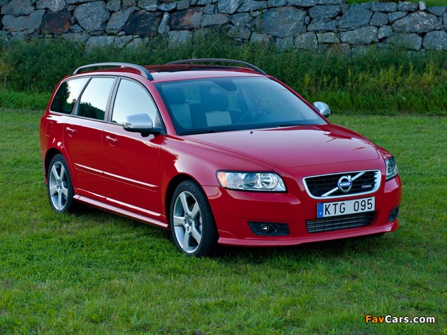 Pictures of Volvo V50 R-Design 2010–12 (640 x 480)