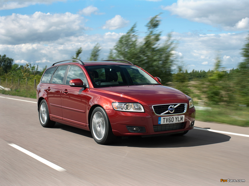 Pictures of Volvo V50 D2 UK-spec 2010–12 (1024 x 768)