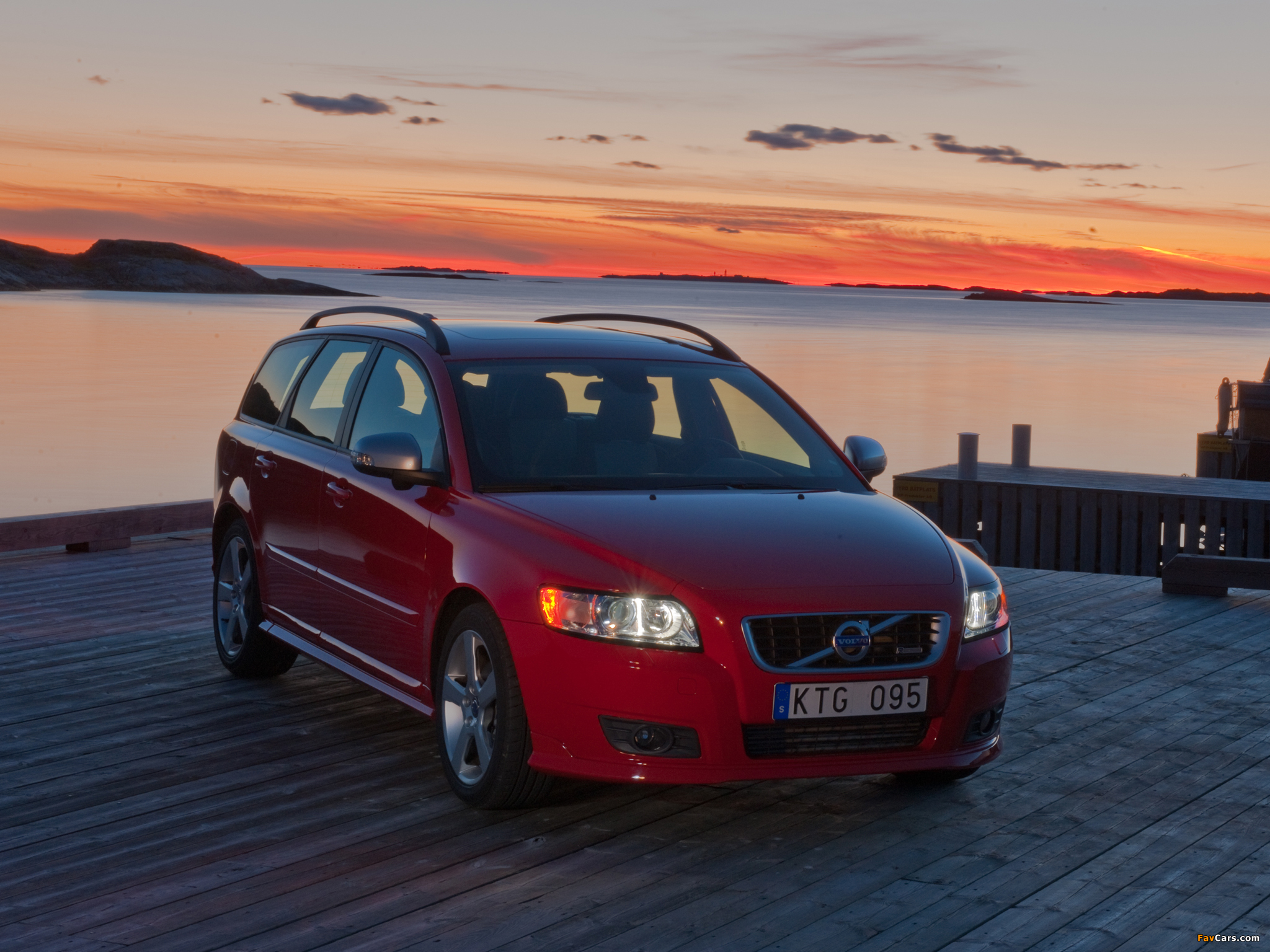 Pictures of Volvo V50 R-Design 2010–12 (2048 x 1536)