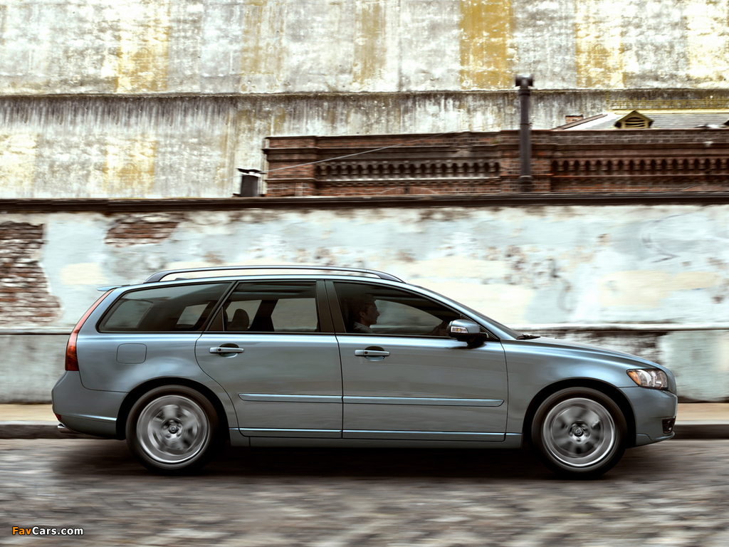 Pictures of Volvo V50 Classic 2011–12 (1024 x 768)