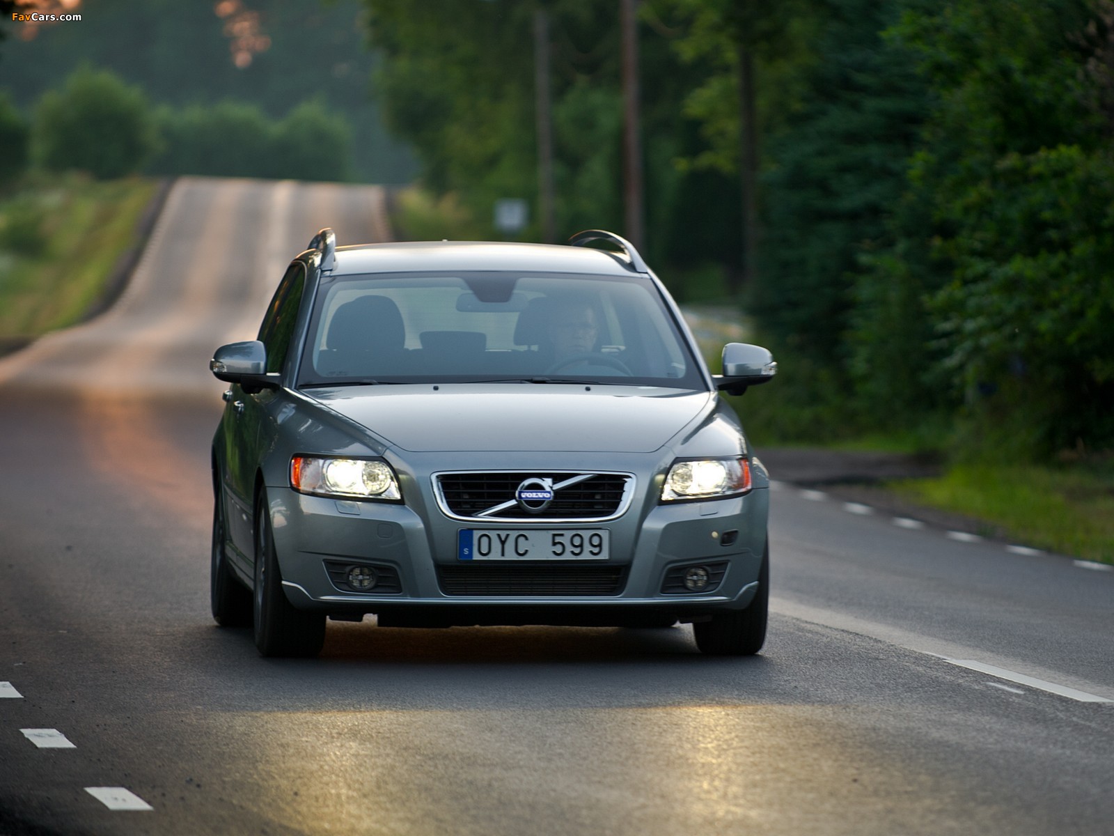 Pictures of Volvo V50 Classic 2011–12 (1600 x 1200)