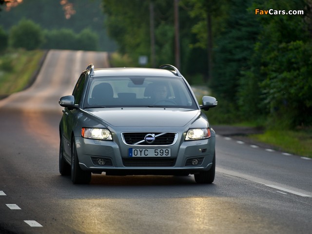Pictures of Volvo V50 Classic 2011–12 (640 x 480)