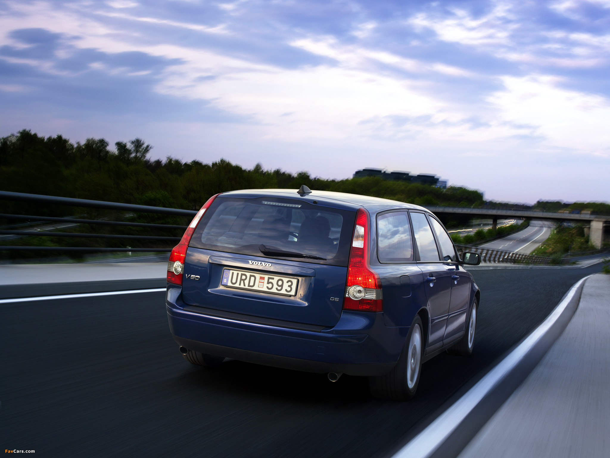 Volvo V50 D5 2004–07 wallpapers (2048 x 1536)