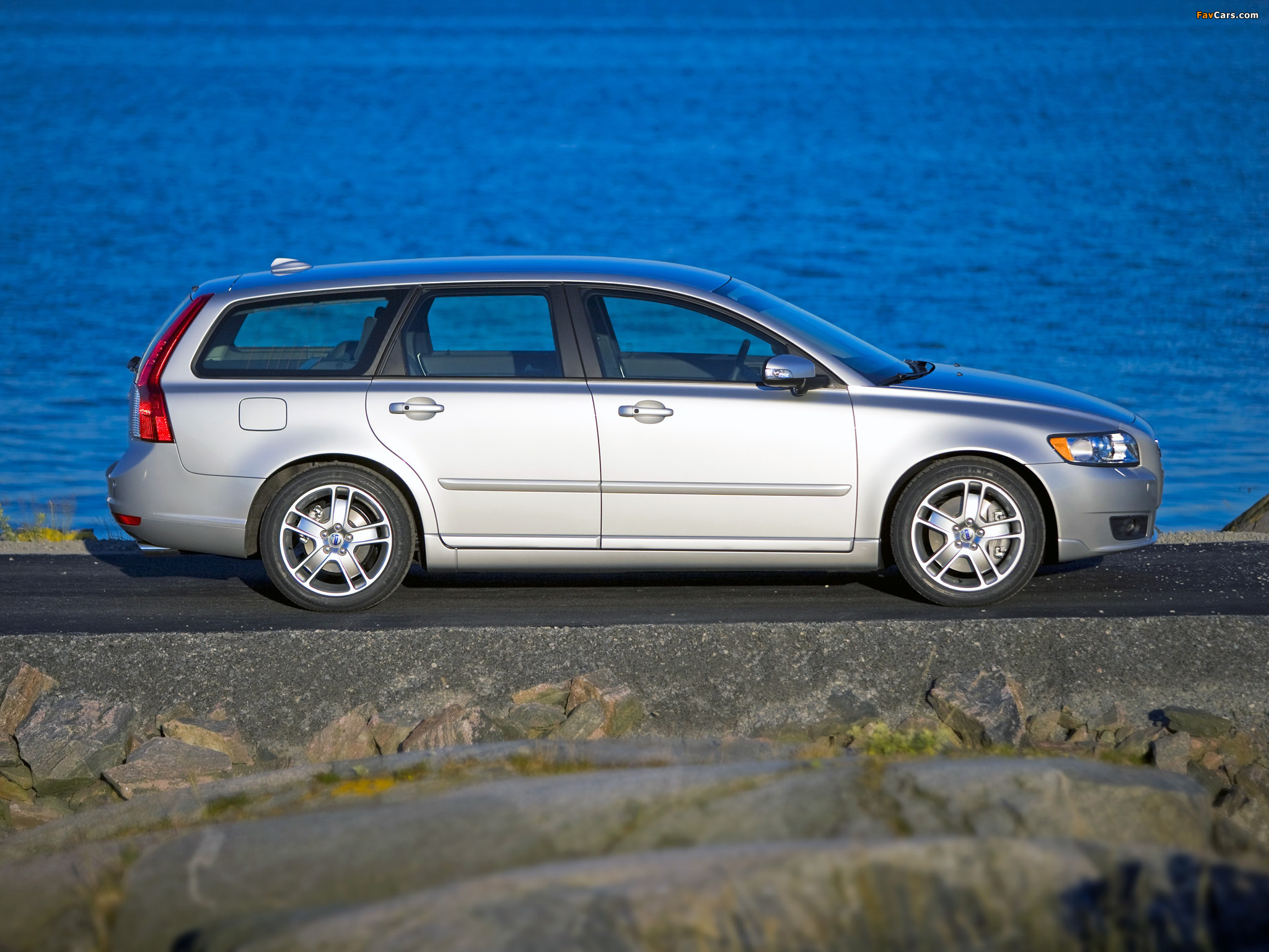 Volvo V50 T5 2007–09 photos (2048 x 1536)